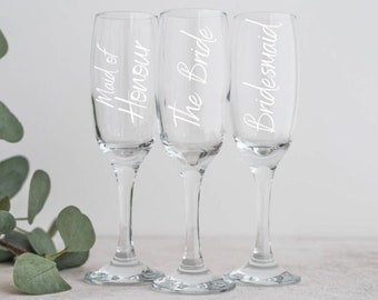 Bridal party wedding champagne flutes - Bridesmaids / Maid of Honour / Bride / Mother of the bride champagne glass - Bridal shower gift idea