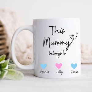 ENVUELTO PARA REGALO Personalizado, esta momia pertenece a la taza - Ideas de regalos de cumpleaños para mamás - Regalos pensados para el día de la madre por parte de los niños y los niños.