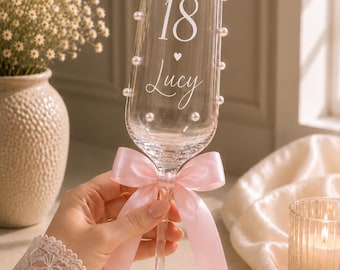 Personalised 18th Birthday Wine Glass with Bow & Pearls, Custom Name 18th Wine Glass, 18th Birthday Gift for Her, Birthday Keepsake