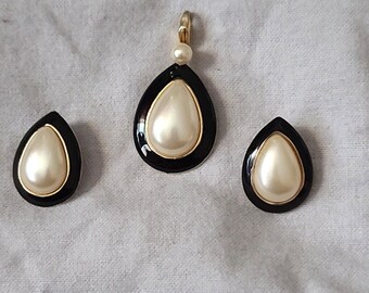 Vintage Hobe Faux Pearl Pierced Earrings and Pendant Set Gold Tone/Black Enamel Signed
