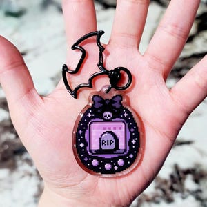 キーホルダー・アクリルキーホルダー Tamagotchi Charm Hook (PWP) Tamagotchi Acrylic Keychain - Plain or Holo Epoxy Finish - Cute