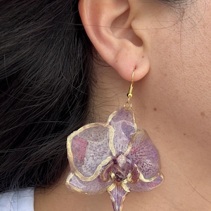 Real Orchid Earrings – Purple Flower Earrings in Resin with Gold Edges – Botanical Jewelry – Nature-Inspired Gift for Her