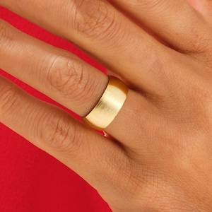 8 mm Matte Dome 10k / 14k / 18k Solid Gold Wedding Band for Men and Women / Comfort Fit Wedding Ring with Free Engraving