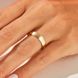 5 mm Matte Dome 10k / 14k / 18k Solid Gold Wedding Band for Men and Women / Comfort Fit Wedding Ring with Free Engraving