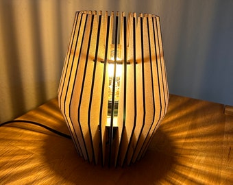 Meine Lampe ist ein echter Allrounder, ob als Tischlampe oder als Hängelampe zieht sie die Blicke auf sich.