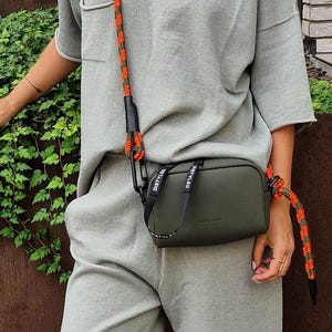 Lässige style dunkelgrüne Umhängetasche, Minimalistische Paracord Seil Riemen Handtasche, Kleine Reisetasche mit Seil Riemen, Damen Handtasche