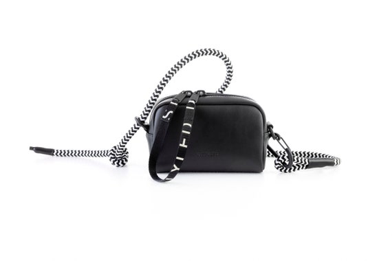 BLACKBLONDのVivid Handcrafted Rope Crossbody Bag 全2色 BLACKBLONDのVivid Handcrafted Rope Crossbody Bag 全2色 large