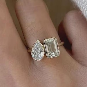 14K Gold Toi et Moi Ring: Pear & Emerald Moissanite Promise Ring