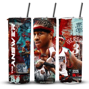 Op de afbeelding: Drie roestvrijstalen bekers met kleurrijke afbeeldingen van basketballers. De bekers hebben de tekst "The Answer", "Iverson" en "Take It Easy".