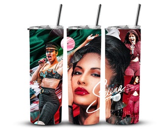 Könnte beinhalten: Ein Edelstahlbecher mit einem bunten Collage von Bildern von Selena Quintanilla, darunter eine Nahaufnahme ihres Gesichts, ein Performance-Bild und ein Foto von ihr mit einem Mikrofon. Der Becher hat einen schwarzen Deckel und einen Strohhalm.