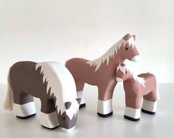 Handmade Wooden Horse Family Toy Set Waldorf Wooden Farm Figurine Montessori Gift for Kids Domestic Animals Birthday Easter Male Female Foal