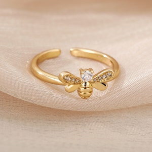Adorable Bee ring Thin Gold Ring Perfect Stacking Ring Diamond Wedding Ring Gift for Her Mom Gift zdjęcie 2