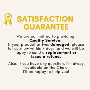 Puede incluir: Un letrero gr&aacute;fico con un icono de cinta amarilla y el texto SATISFACTION GUARANTEE. Indica un compromiso con un servicio de calidad, instrucciones para productos da&ntilde;ados dentro de 7 d&iacute;as para un reemplazo o reembolso y ayuda por chat.