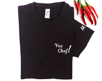 Ja Küchenchef, Gestickter Buchstabe Unisex Kurzarmshirt, Der Bär, Foodie Geschenk, Monogramm, Personalisierung auf dem Ärmel, Benutzerdefiniertes T-Shirt.