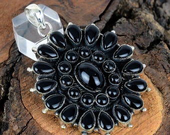 ネイティブアメリカンのナバホ族のジュエリー、ハンドメイドの