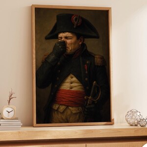 Divertente stampa artistica di Napoleone che si tiene il naso – Poster da parete umoristico storico su carta opaca per gli amanti dei meme o per gli appassionati di storia.