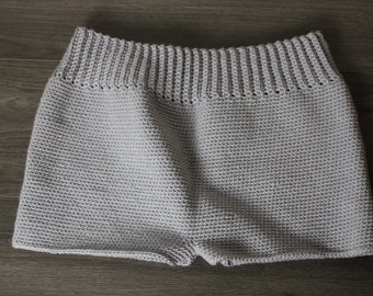 short gris crochet