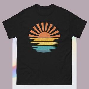 Retro Style Tropical Vintage sunset Beach Palm Tree Sunset Beach Palms Summer Vibes Retro Tropical Summer T-Shirt