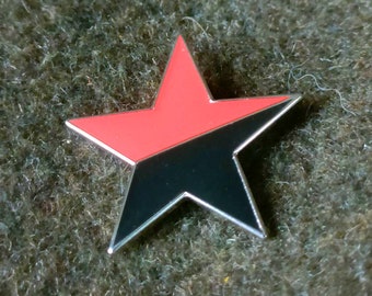 Anarchistische sterpin | Anarchie pin | Anarcho-communistische pin | Rode zwarte sterpin | Rugzakspeld | Kledingspeld | Vriendschapscadeau | Anarchisme