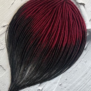 Ombre negro con extensiones de rastas burdeos extremos individuales sintéticos / extremos dobles temores Ruby temores falsos temores rojos para Burning Man