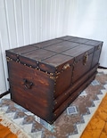 Large Antique-Style Oak Storage Trunk 100x50x50 cm "Kastero" product logo