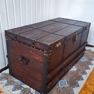 Large Antique-Style Oak Storage Trunk 100x50x50 cm