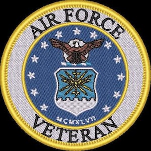 Puede incluir: Parche bordado de Veterano de la Fuerza Aérea con un diseño circular. El parche presenta un centro azul con un escudo blanco y un emblema de águila. Las palabras "AIR FORCE" y "VETERAN" están arqueadas arriba y abajo.