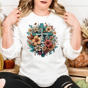 Floral Cross Sweatshirt, Christian Sweat for Women, Cross Sweathirt, Christian Apparel, Faith Cross Sweater, Gift for Mom, Faith Gifts