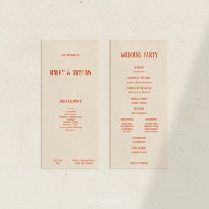 Könnte beinhalten: Hochzeitszeremonie-Programm mit den Namen Haley & Tristan in roter Schrift. Das Programm listet die Reihenfolge der Ereignisse für die Zeremonie und die Hochzeitsgesellschaft auf.
