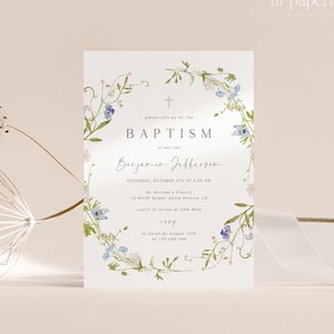 Modello di invito al battesimo floreale blu, invito al battesimo con fiori di campo stampabile, invito al battesimo del ragazzo, invito al battesimo floreale blu