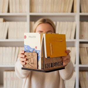 Organizador de libros para escritorio, atril, soporte para libros, regalos para amantes de la lectura, regalos para bibliotecarios, regalos para lectores, rincón de lectura, estanterías. imagen 8