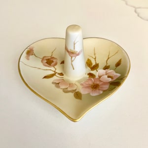 Vintage Victorian Garden ring/jewelry holder, exclusively for Hummelwork “Dogwood” made in Japan.
