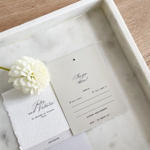 Muster: Hochzeitseinladung aus Büttenpapier Santorini Weiß/Schleife