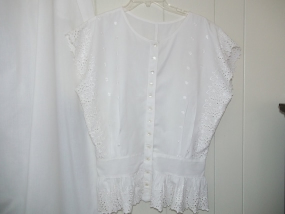 Vintage 1940s White Eyelet Peplum Top with Embroi… - image 1