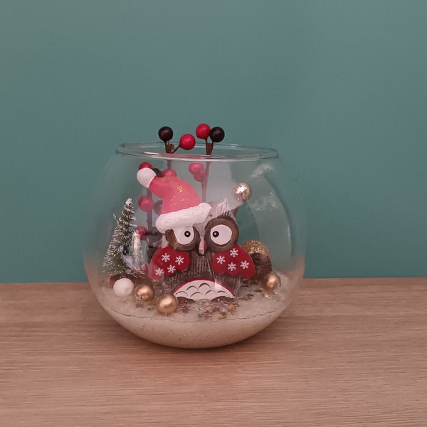 Terrarium décoratif avec une figurine de hibou de Noël