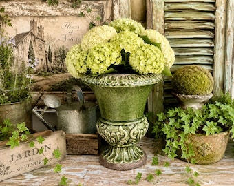 Macetero de jardín vintage verde con acabado craquelado, jarrón de pedestal de estilo campestre francés, decoración de jardín rústico.