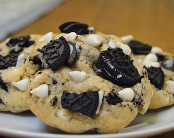 Biscuits et biscuits à la crème - Fraîchement sorti du four - Biscuit Oreo fait maison - Produits de boulangerie - Gâterie sucrée - Biscuit gastronomique - Gâterie délicieuse - Cadeau dessert