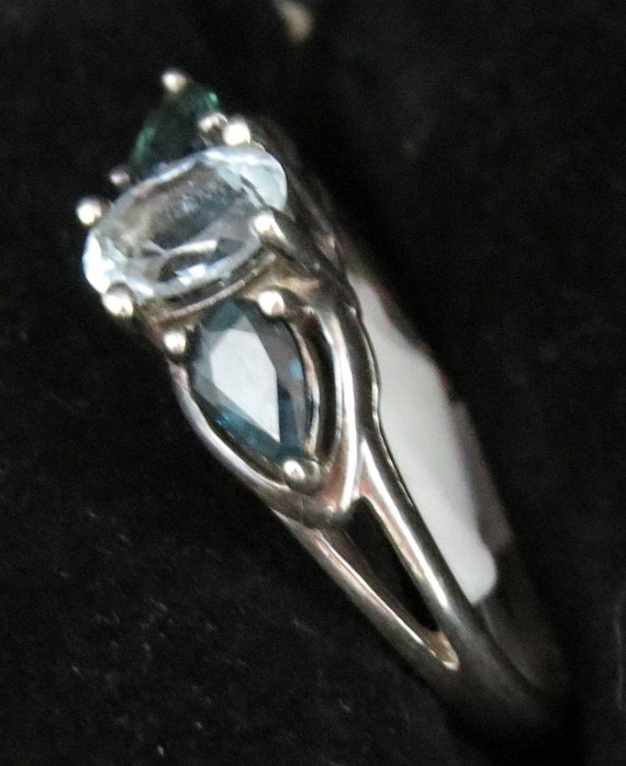 Blue & White Sapphire Ring - image 4