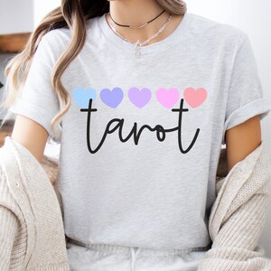 Magliette Tarocchi per donna, T-shirt da donna con lettore di carte dei tarocchi, Maglietta I Love Tarot, Maglietta I Heart Tarot, Magliette per amanti dei tarocchi