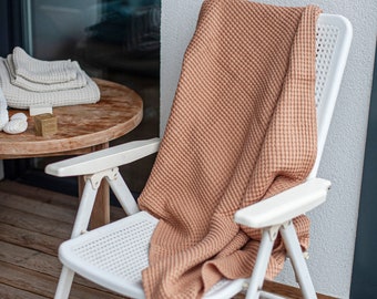 Waffle linen towel in Toasted Peach. Linen-cotton blend waffle bath towel. Absorbent & high quality towel