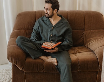 Mens linen pajama set PERKŪNAS. Linen Christmas pyjamas for men. Mens linen PJ in Forest green. Mens linen pants ant shirt pajama set
