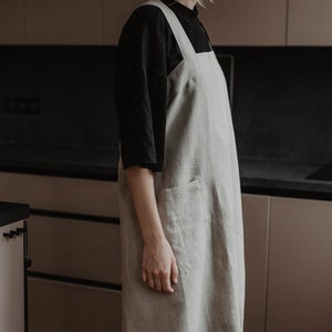 Linen pinafore apron DIRVOLIRA. One size linen apron in various colors. Crossback linen apron. Apron for pottery image 5