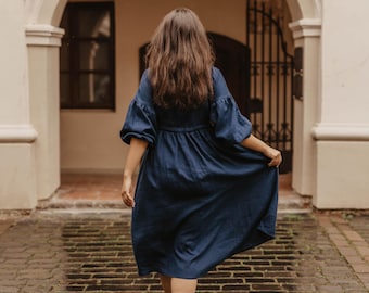 Vestido de lino para mujer RUGILĖ. Vestido de lino de inspiración vintage con mangas abullonadas. Vestido largo de lino en azul oscuro. Vestido de lino extragrande.