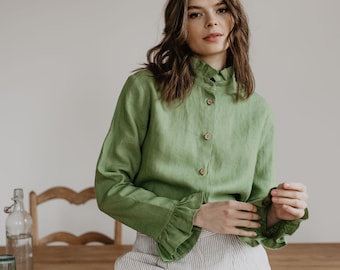 Camisa de linho com babados Juodkrantė: Blusa verde limão com botões
