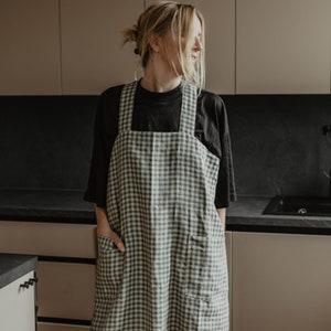 Linen pinafore apron DIRVOLIRA. One size linen apron in various colors. Crossback linen apron. Apron for pottery image 1