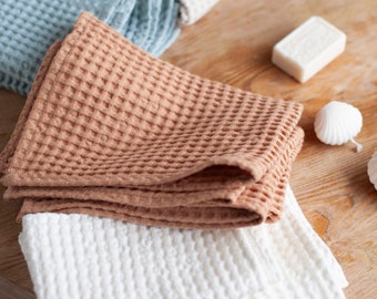 Waffle linen hand towel in Toasted Peach. Linen-cotton blend waffle bath towel. Absorbent & high quality towel