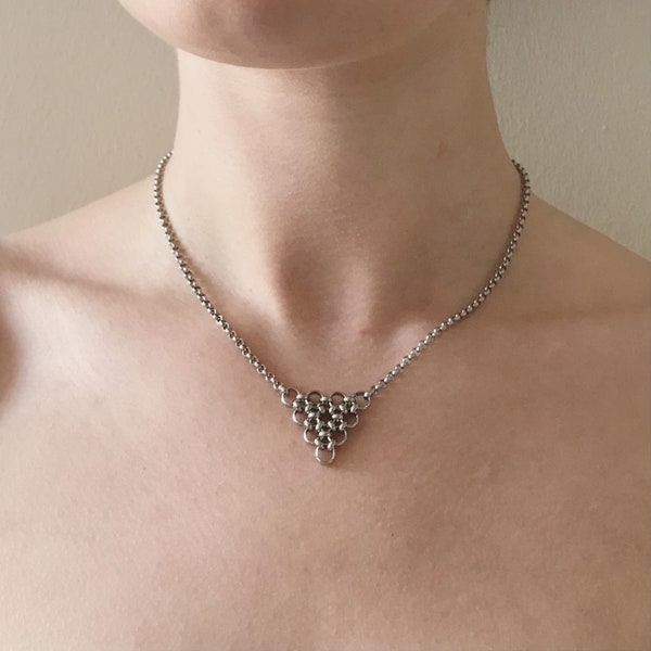 Ketting met geometrische maliënkolder