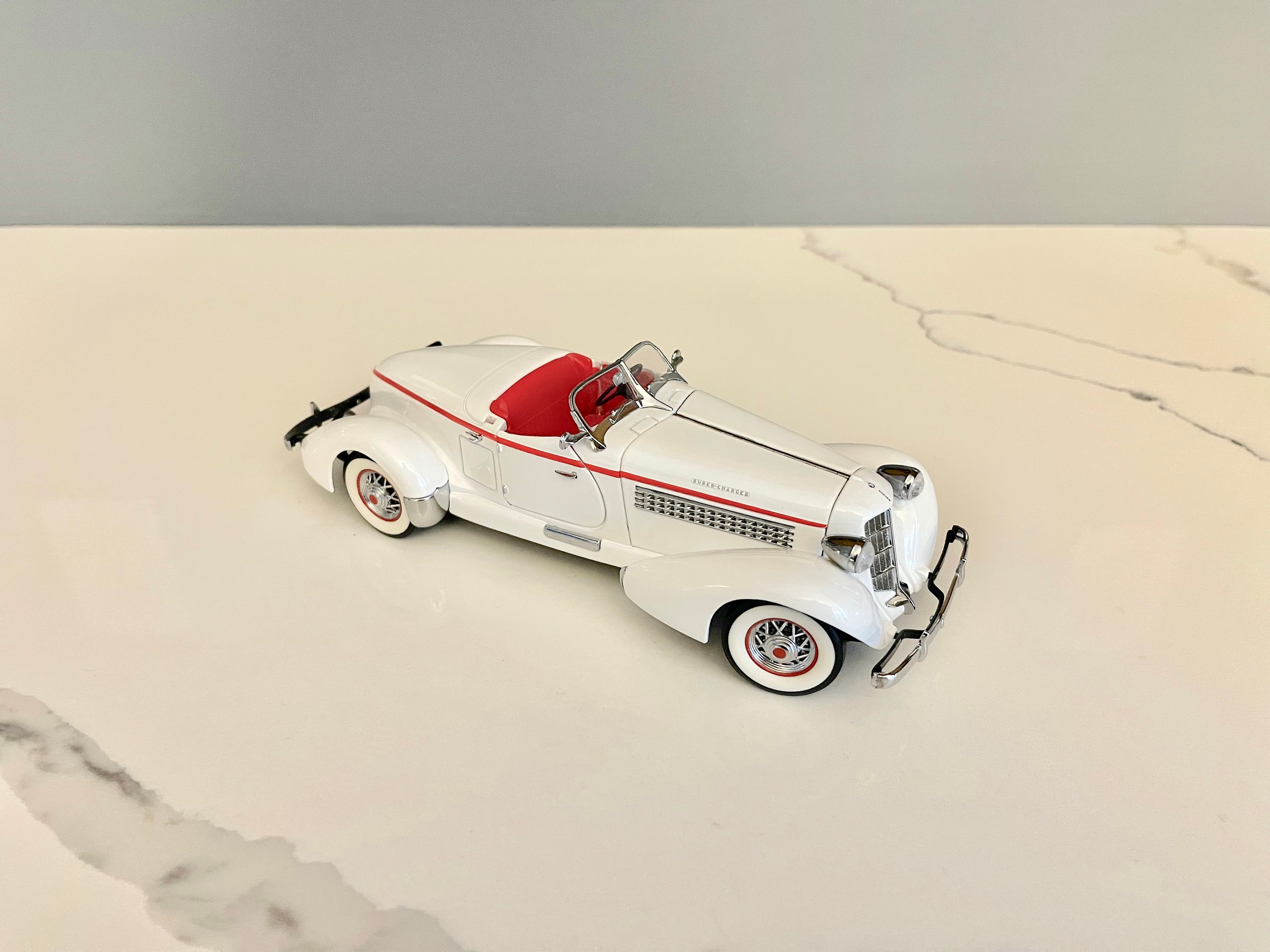 Franklin Mint 1935 Vintage Auburn Boatel Speedster White and Red