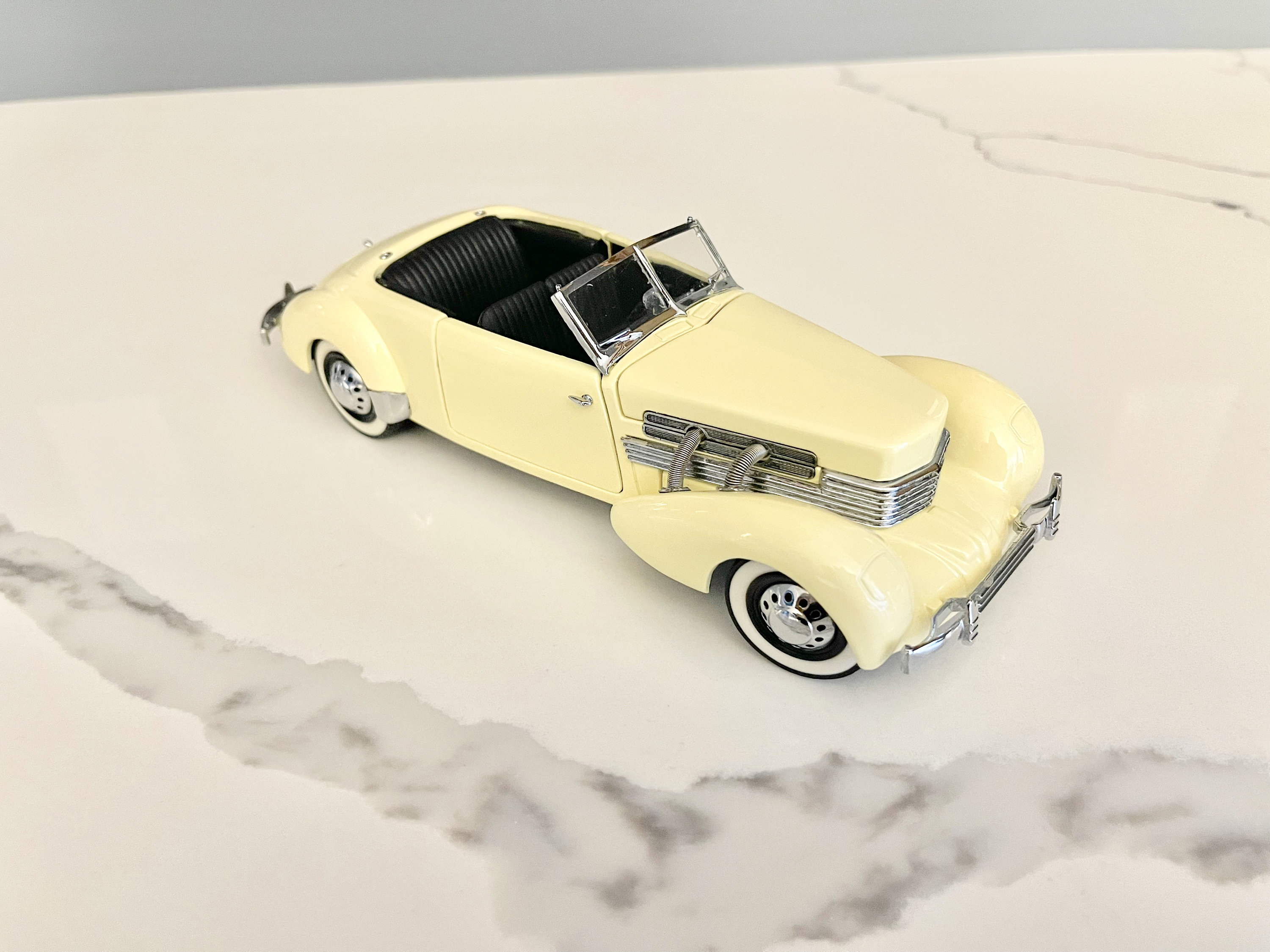 フランクリンミント 1937 Cord 812 Phaeton Coupe 1/24 Diecast