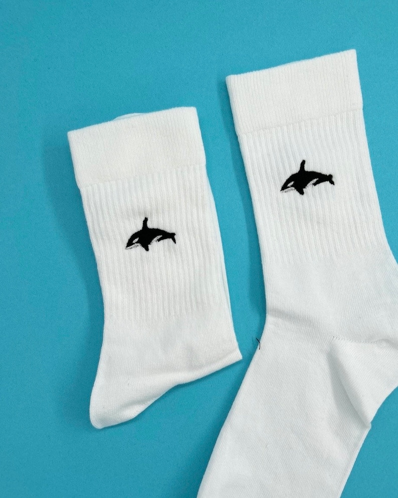 Orca Bestickte Socken Tennissocken Weiß Baumwolle mit Orca Design Bild 2